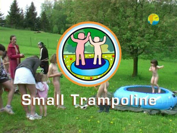 Small Trampoline - Rodzinny nudyzm filmy DVD na łonie natury | Family nudism DVD video outdoors