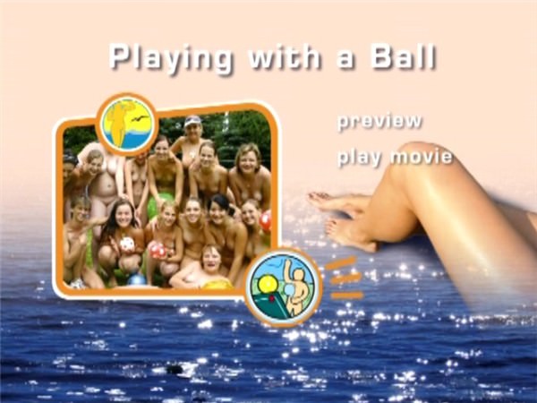 Playing with a ball - rodzinny nudyzm filmy DVD na łonie natury  | family nudism DVD video outdoors