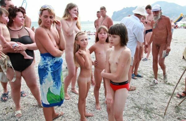 Zdjęcia rodzinny nudyzm na morze (set 46) | Photo family nudism on the sea