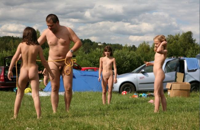 Zdjęcia rodzinny naturyzm na przyrodzie nowe zdjęcia rodzinny nudyzm (set 16) | Photo family naturism in nature new photos family nudism