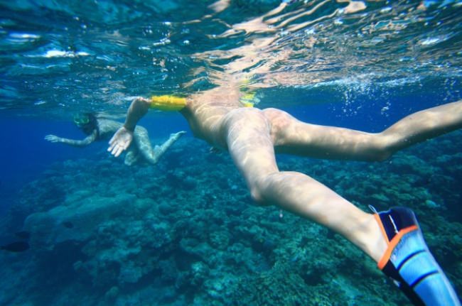 Zdjęcia rodzinny naturyzm na wybrzeżu morza Śródziemnego | Photo of family naturism on the Mediterranean sea