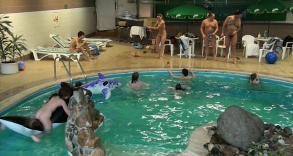 Full HD wideo rodzinny nudyzm w basenie (1920x1080+2.27 GB+00:31:41) | Full HD video family nudism in the pool