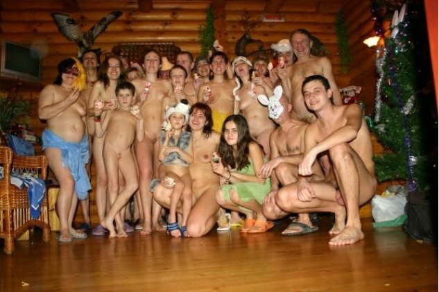 Zdjęcie prawdziwi naturyści w saunie | Photo real naturists in the sauna