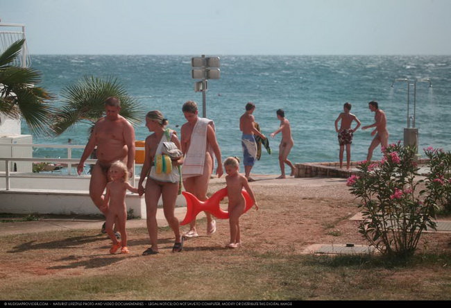 Zdjęcia młodych nudyzm na plaży w Grecji (set 23) | Photos young nudism on the beach in Greece