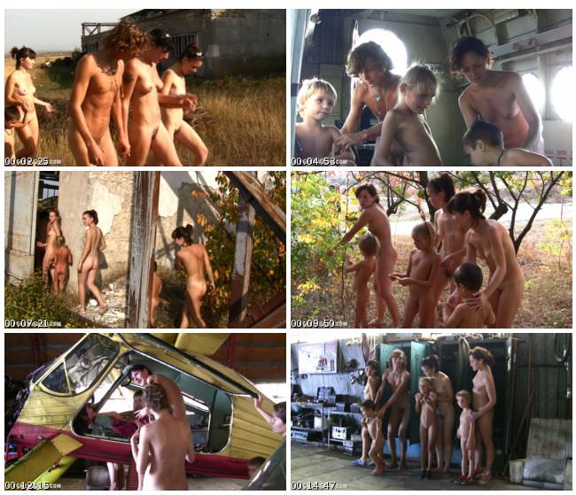 Wideo grupa nagich nudystów spaceruje na łonie natury | Video group of naked nudist walks in nature