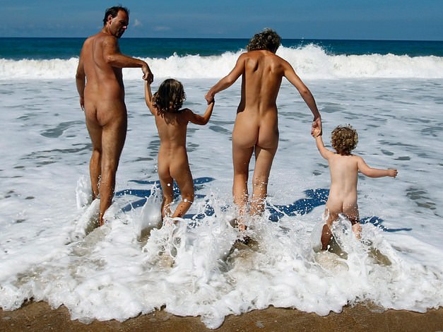 Rodzina wideo nudyzm morze z nudystów z Niemiec | Video family nudism sea with nudists from Germany