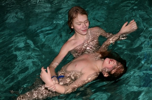 Zdjęcia młodych naturystów w basen i sauna z rodzicami nudystów pobrania | Photos young naturists in the pool and sauna with parents nudists download